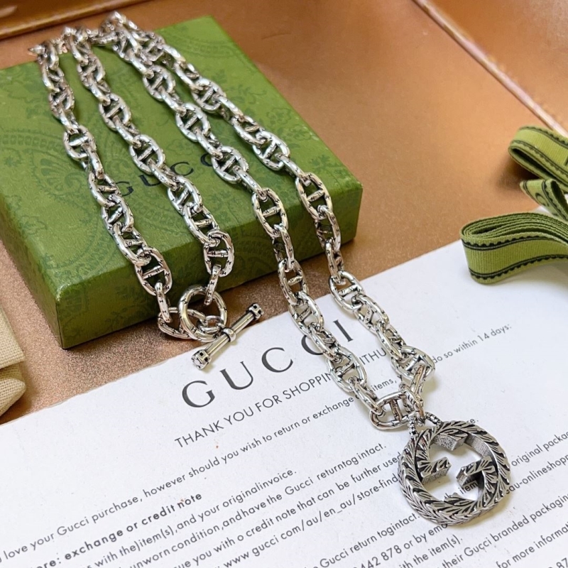 G*u*i necklaces